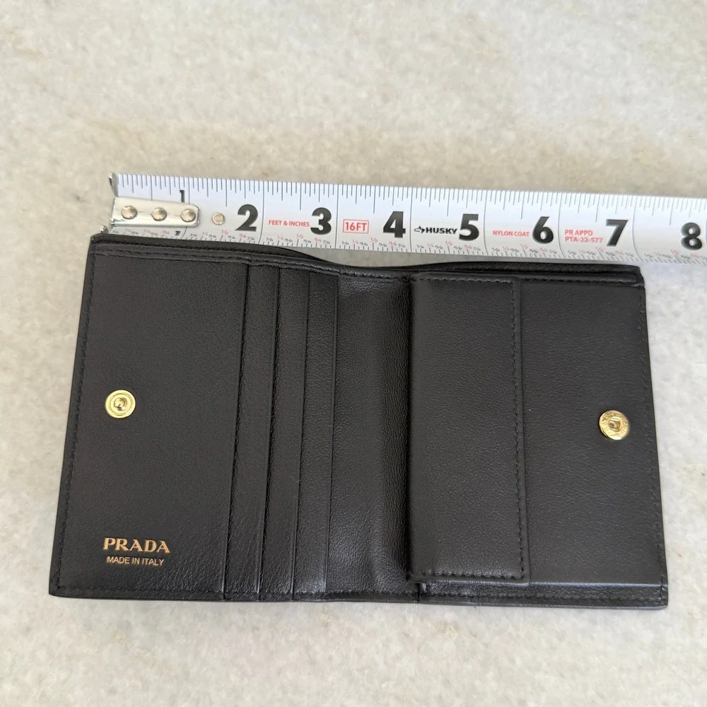 → Prada Black‎ Soft Grain Leather Bifold Wallet 1MV204 Gold Logo Italy New Auth